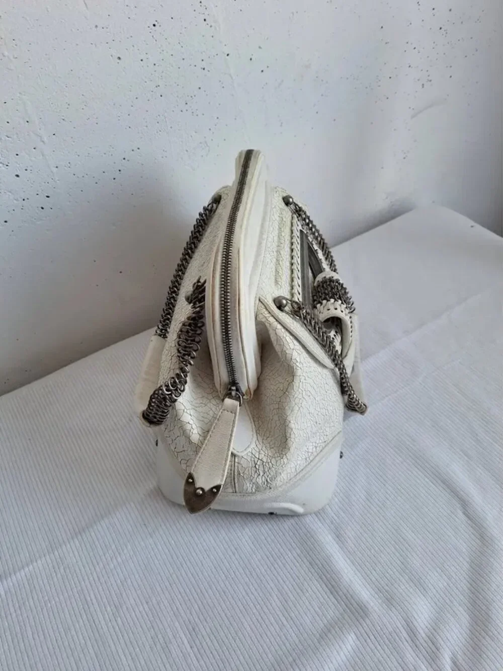 Vintage Dior white cracked leather bag in good condition - Picture 3 of 10